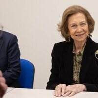 La Reina Sofía durante una visita a un banco de alimentos