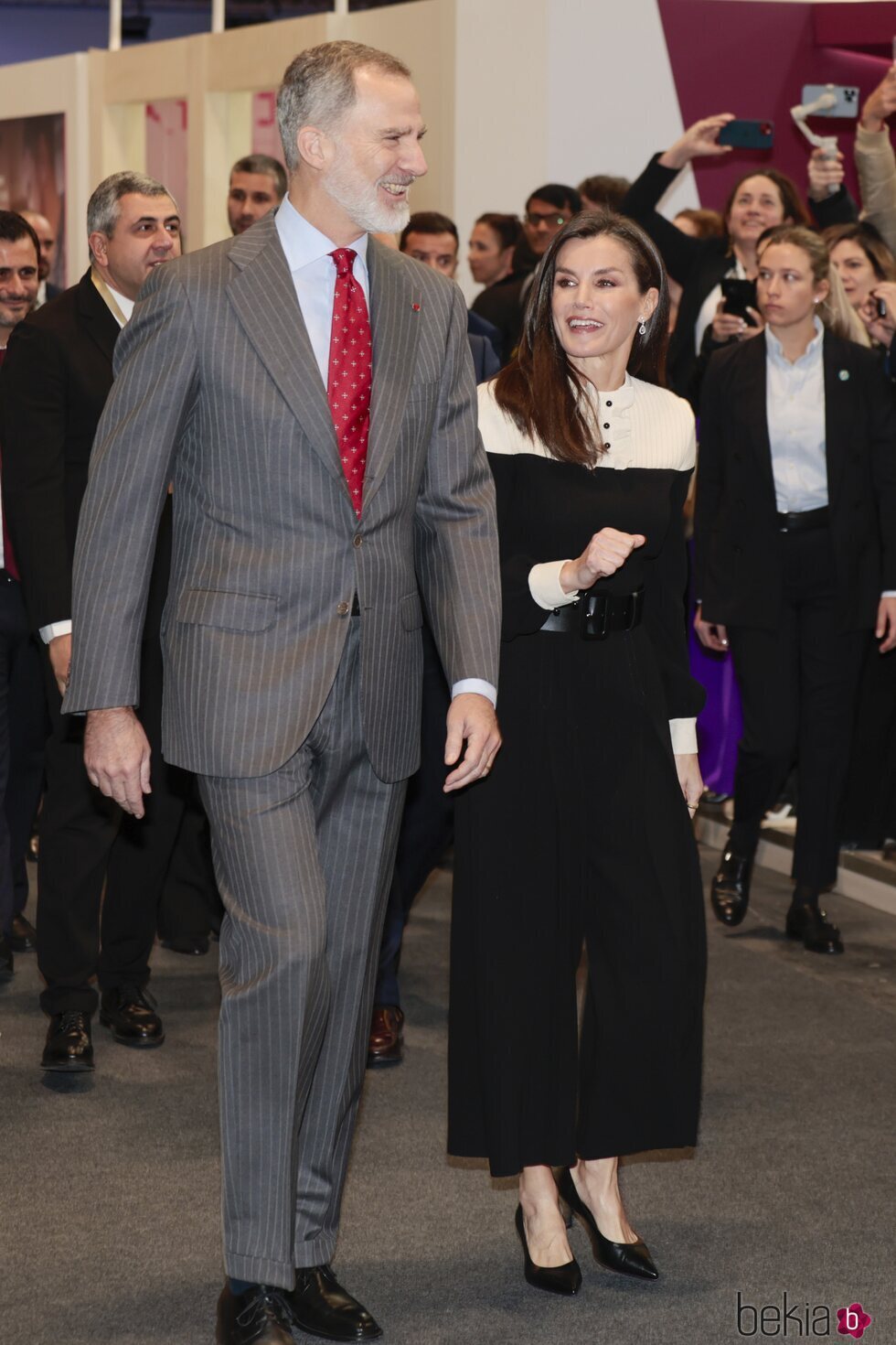 Los Reyes Felipe y Letizia, muy cómplices en FITUR 2024