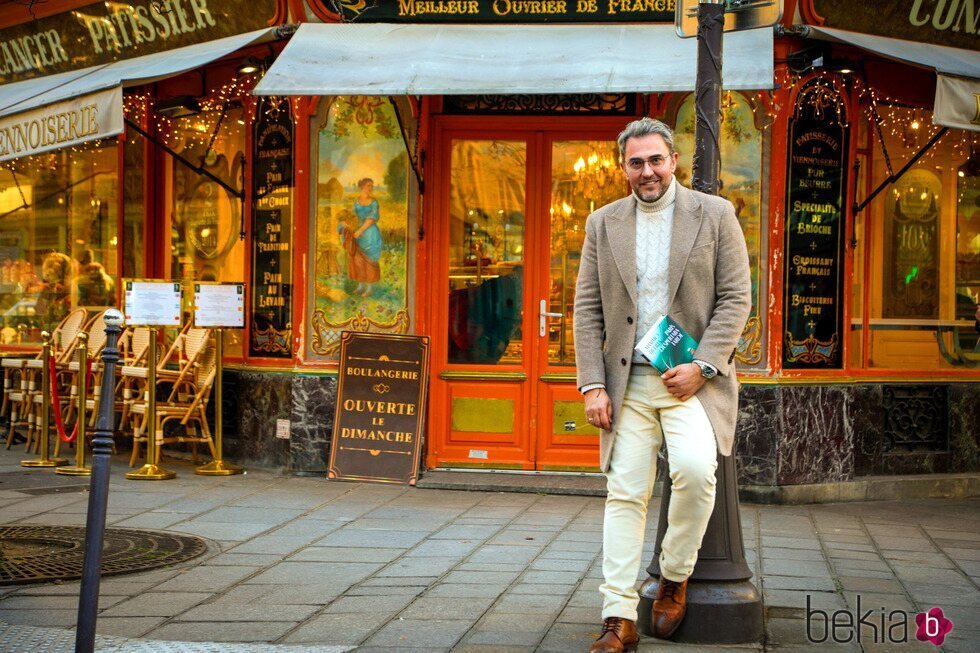 Máximo Huerta en la presentación de su novela 'París despertaba tarde' en París