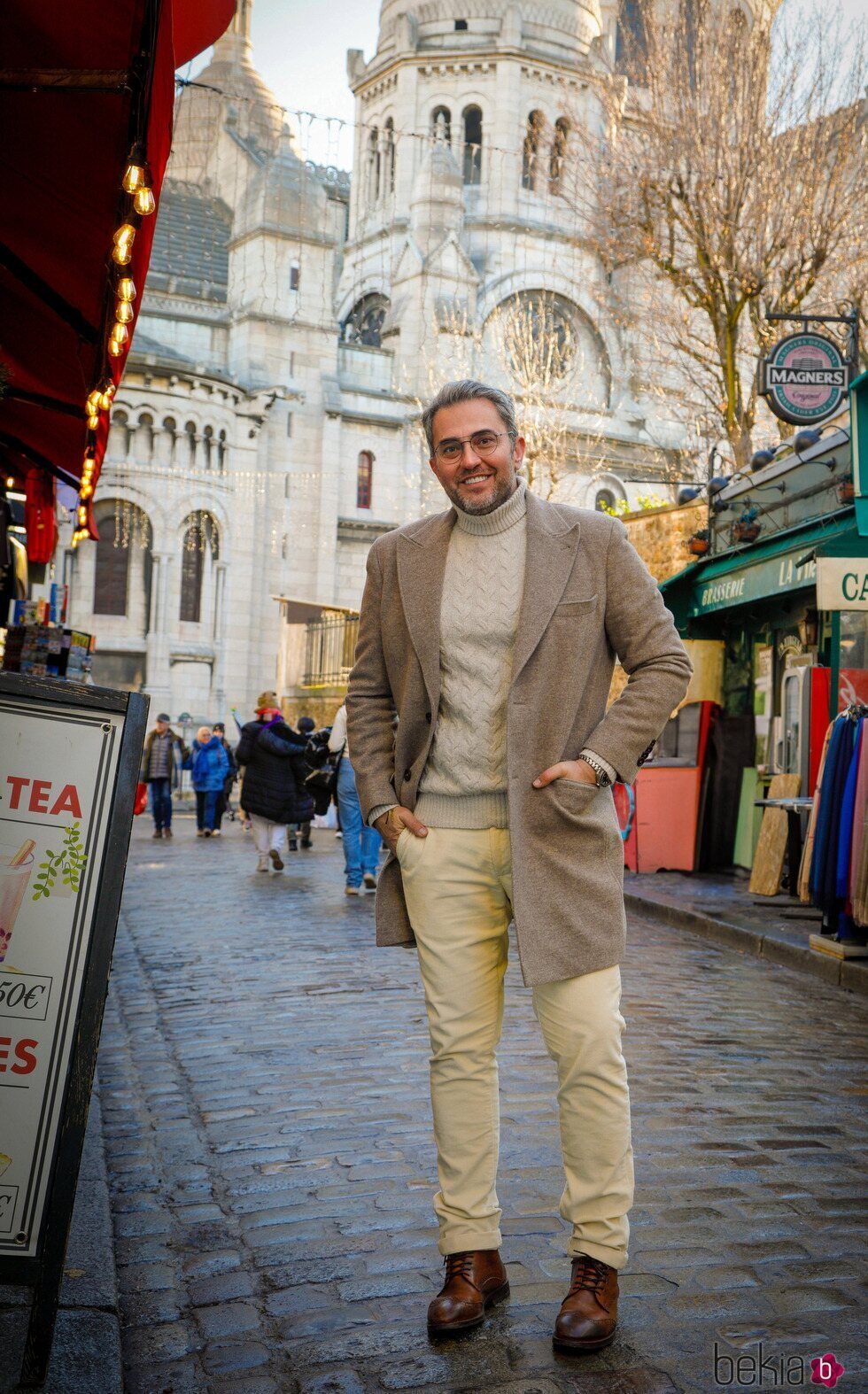 Máximo Huerta, muy sonriente en Montmartre