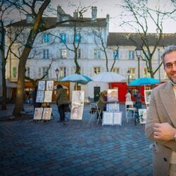 Máximo Huerta en la Place du Tertre de París