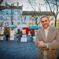 Máximo Huerta en la Place du Tertre de París