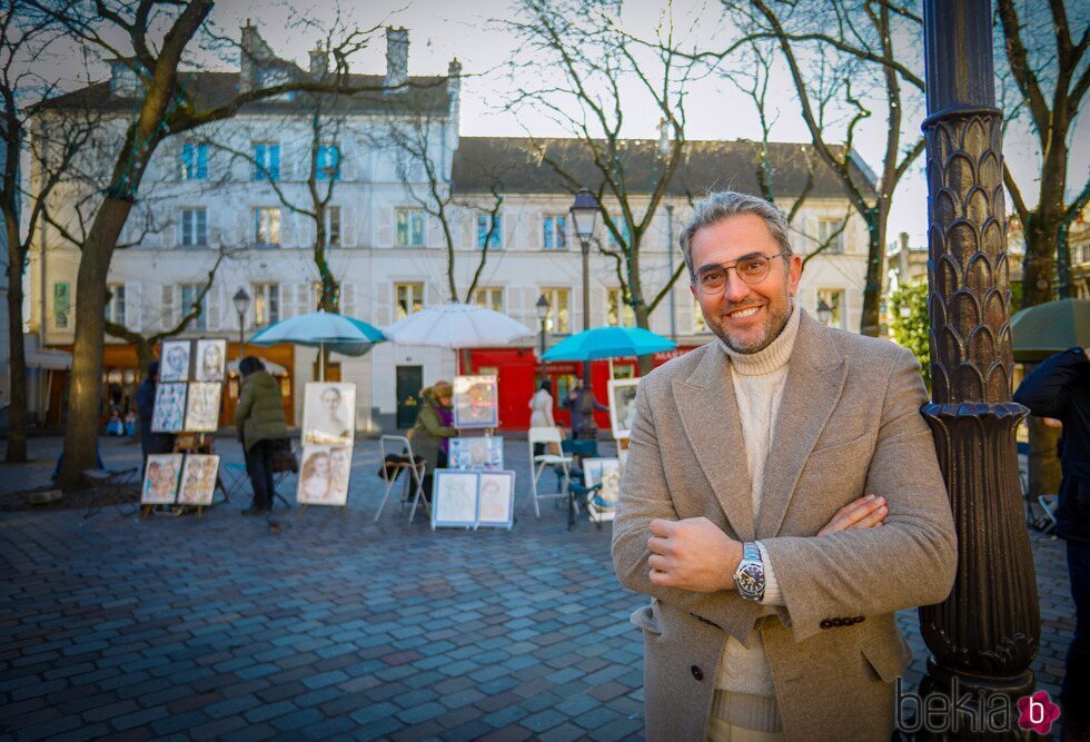 Máximo Huerta en la Place du Tertre de París