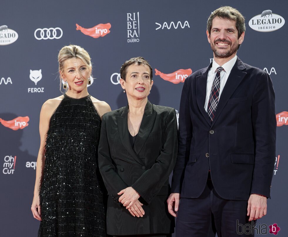 Yolanda Díaz, María Guerra y Ernest Urtasun en los premios Feroz 2024