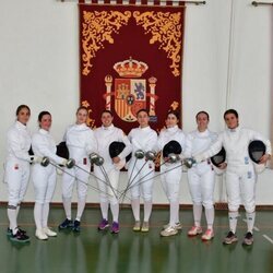 La Princesa Leonor con traje de esgrima junto a otras participantes del Campeonato Deportivo de Academias Militares Oficiales