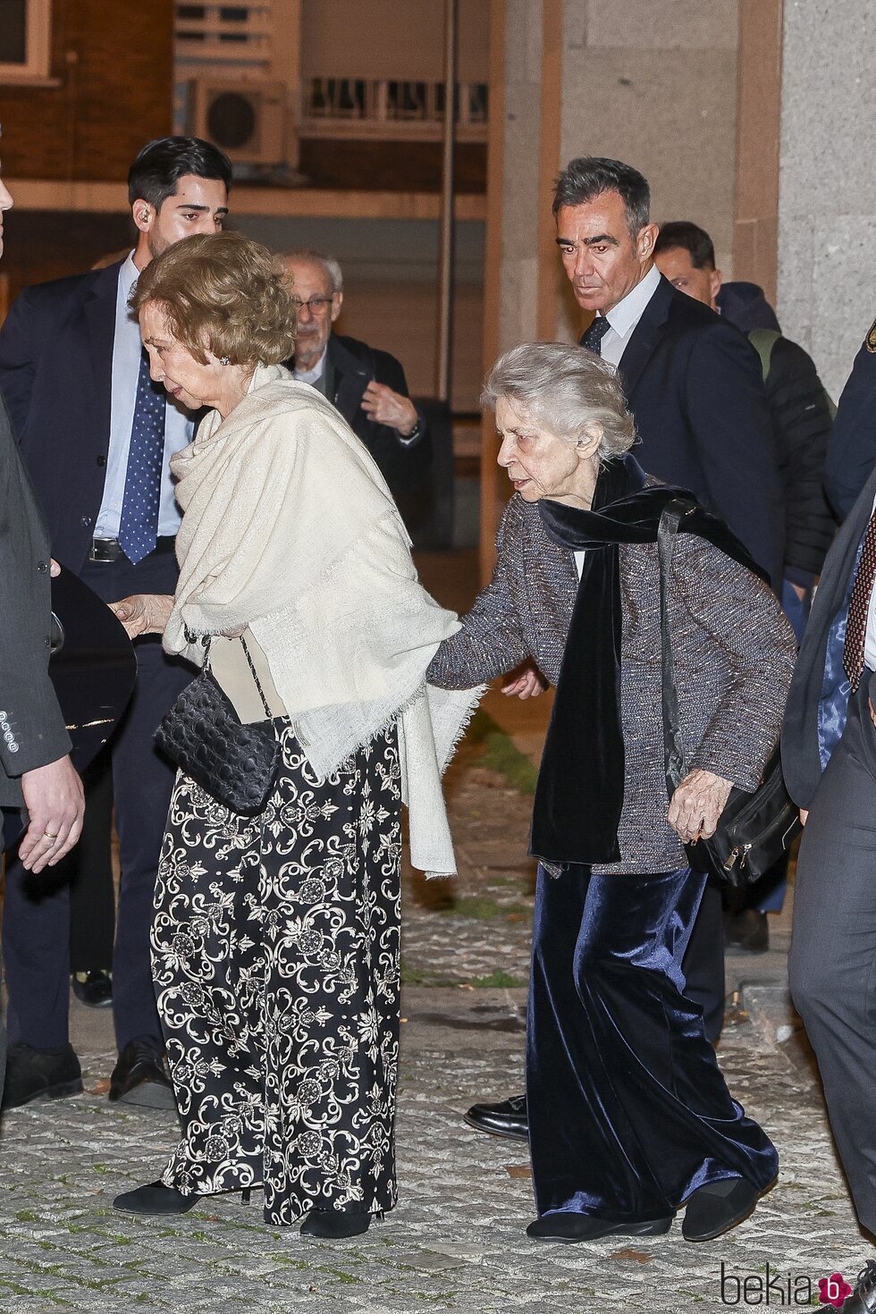 La Reina Sofía e Irene de Grecia a la salida del concierto de Zubin Mehta en Madrid