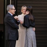 La Reina Letizia y Yolanda Díaz se saludan en el acto por el Día Mundial contra el Cáncer