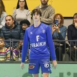 Pablo Urdangarin jugando un partido de balonmano en Nava de la Asunción