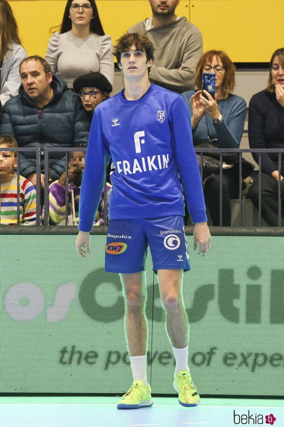 Pablo Urdangarin jugando un partido de balonmano en Nava de la Asunción