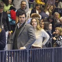 Victoria López-Quesada y Enrique Moreno de la Cova en un partido de balonmano