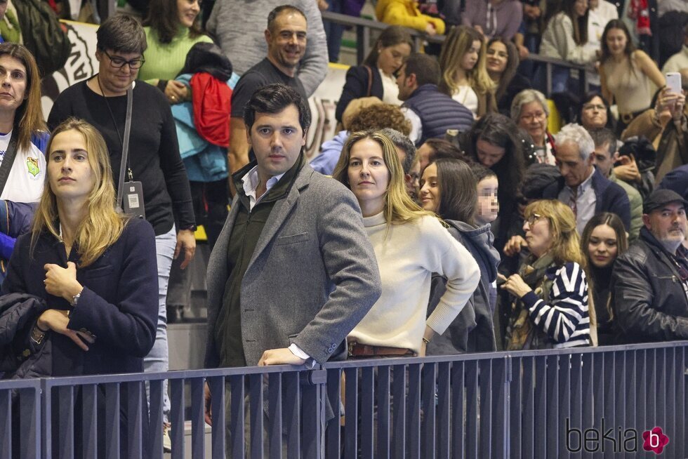 Victoria López-Quesada y Enrique Moreno de la Cova en un partido de balonmano