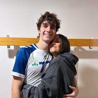 Pablo Urdangarin y Victoria Federica posan muy cariñosos tras un partido de balonmano