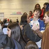 Victoria Federica, Pablo Urdangarin y Victoria López-Quesada en un partido de balonmano en Nava de la Asunción