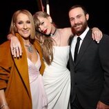 Céline Dion con Taylor Swift y su hijo René-Charles Angelil en los Grammy 2024