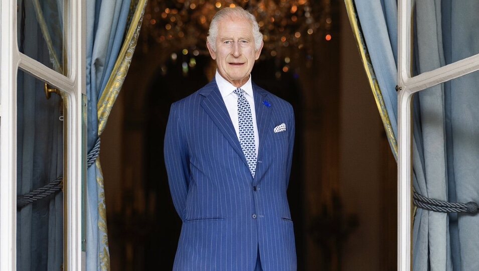 El Rey Carlos III en un posado durante su Visita de Estado a Francia