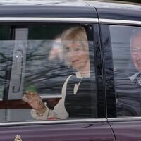 Los Reyes Carlos y Camilla saliendo de Clarence House tras conocerse el diagnóstico de cáncer