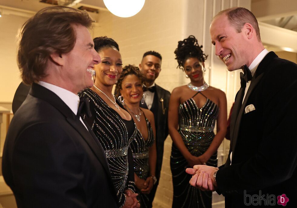 El Príncipe Guillermo y Tom Cruise bromeando en la London's Air Ambulance Charity Gala