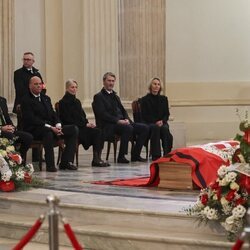 Filiberto de Saboya y sus primos en la capilla ardiente de Víctor Manuel de Saboya