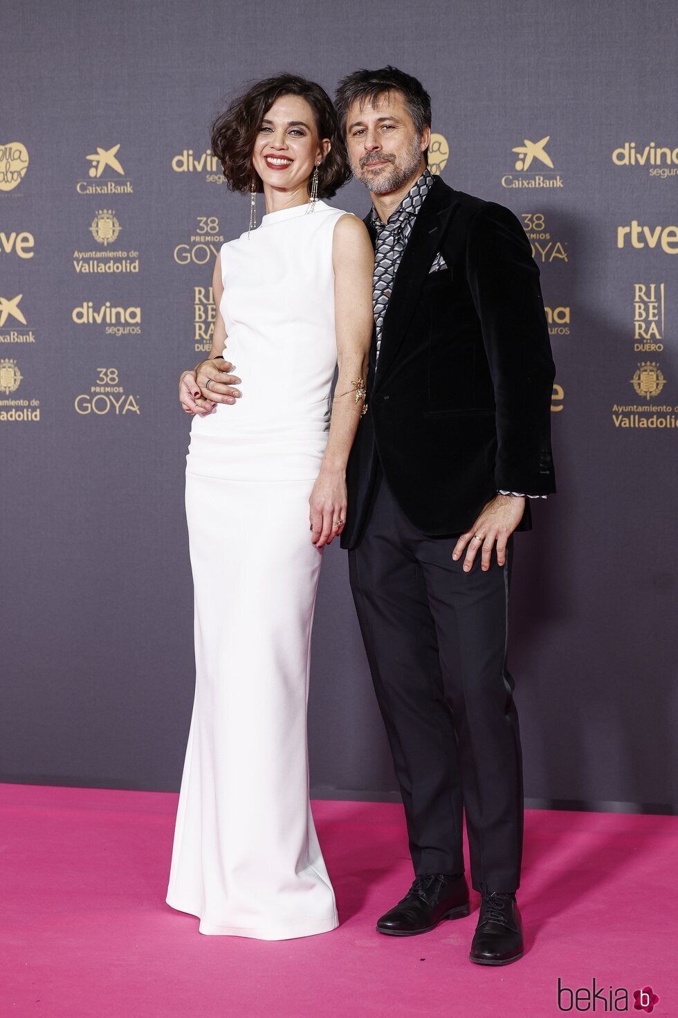 Hugo Silva y Marta Guerras, en la alfombra roja de los Premios Goya 2024