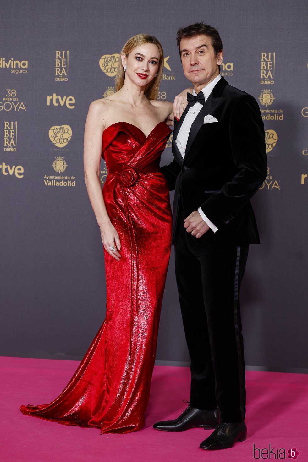 Marta Hazas y Javier Veiga, en la alfombra roja de los Premios Goya 2024