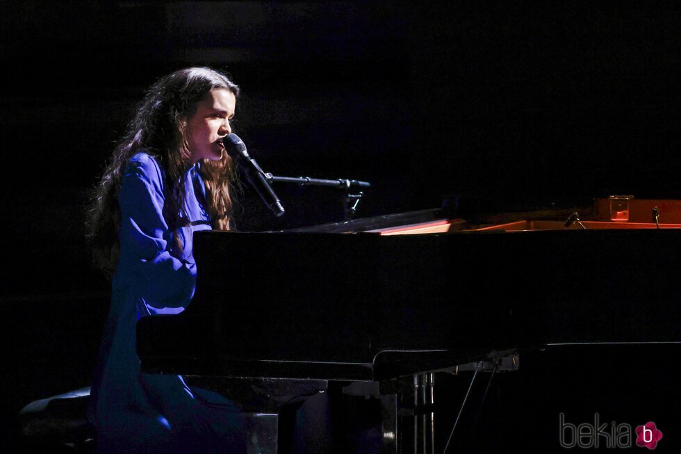 Amaia Romero durante su actuación en la gala de los Premios Goya 2024