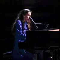 Amaia Romero durante su actuación en la gala de los Premios Goya 2024