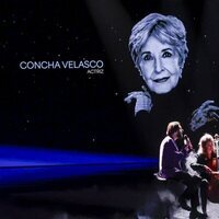 Salvador Sobral y Sílvia Pérez Cruz cantando en el In Memoriam de los Goya 2024