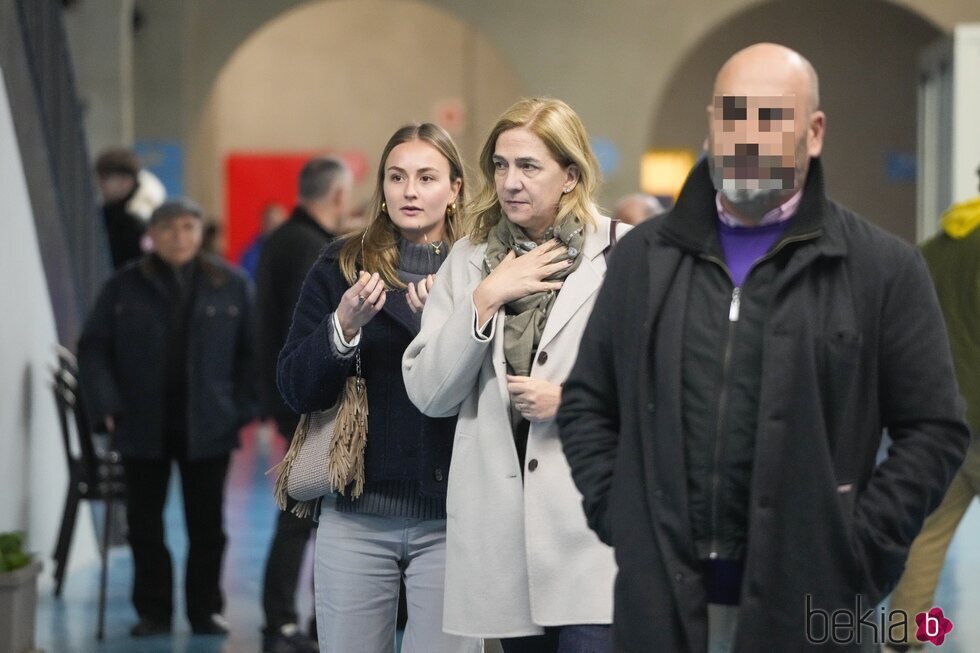 La Infanta Cristina y Johanna Zott en un partido de balonmano de Pablo Urdangarin en Granollers