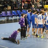 Pablo Urdangarin y su equipo en un partido de balonmano entre Fraiklin BM Granollers y el Helvetia Anaitasuna