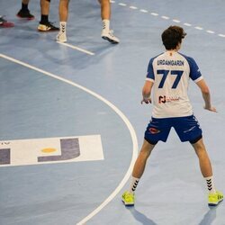 Pablo Urdangarin en un partido de balonmano contra el Helvetia Anaitasuna