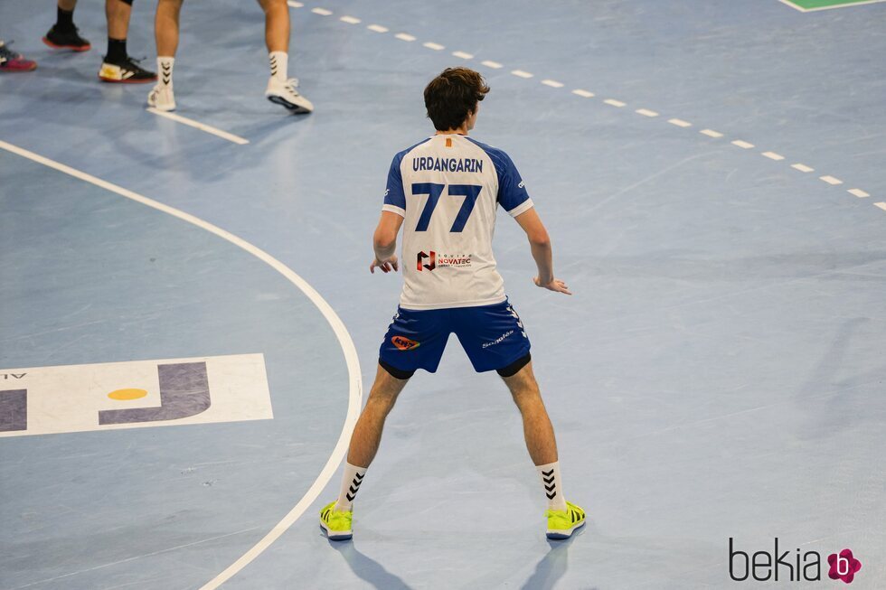 Pablo Urdangarin en un partido de balonmano contra el Helvetia Anaitasuna