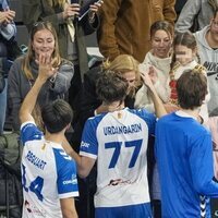 La Infanta Cristina felicita a Pablo Urdangarin tras su victoria ante el Helvetia Anaitasuna