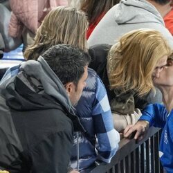 Pablo Urdangarin besa a la Infanta Cristina en un partido de balonmano