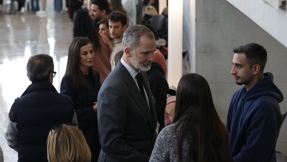 Los Reyes Felipe y Letizia con las víctimas del incendio de Valencia