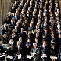 La Familia Real Británica y Lady Penny Mountbatten en el homenaje a Constantino de Grecia en Windsor