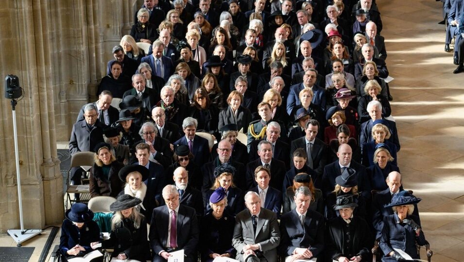 La Familia Real Británica y Lady Penny Mountbatten en el homenaje a Constantino de Grecia en Windsor