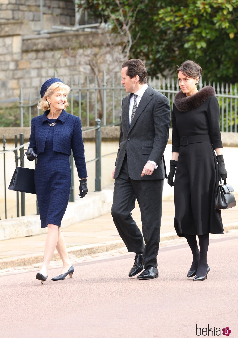 Lady Penny Brabourne con su hija y su yerno en el homenaje a Constantino de Grecia en Windsor