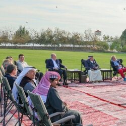 El Rey Juan Carlos y Froilán con el Rey de Bahrein en una reunión en la capital de Bahrein