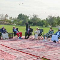 El Rey Juan Carlos y Froilán con el Rey de Bahrein en una reunión en la capital de Bahrein