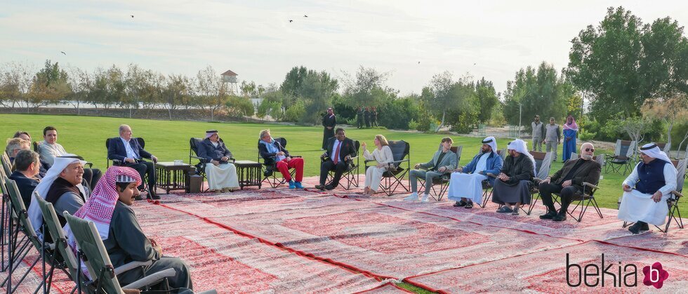 El Rey Juan Carlos y Froilán con el Rey de Bahrein en una reunión en la capital de Bahrein