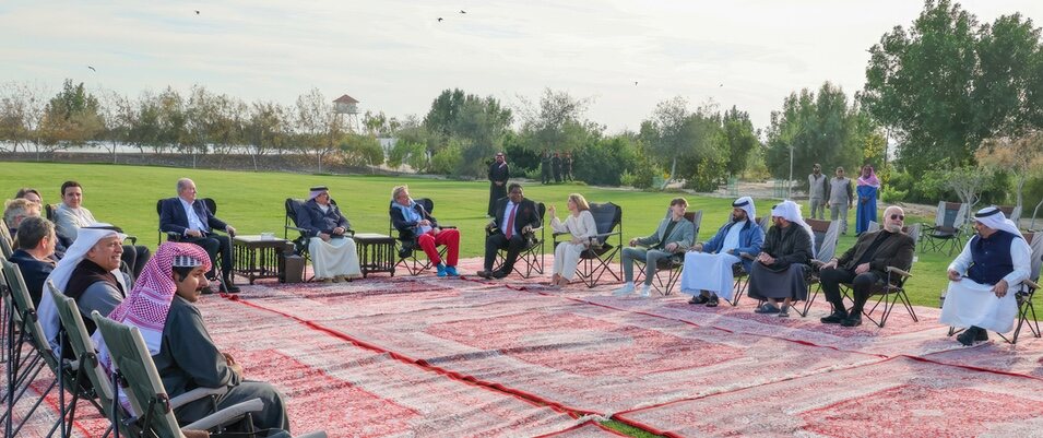 El Rey Juan Carlos y Froilán con el Rey de Bahrein en una reunión en la capital de Bahrein