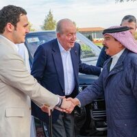 El Rey Juan Carlos presenta a Froilán al Rey de Bahrein