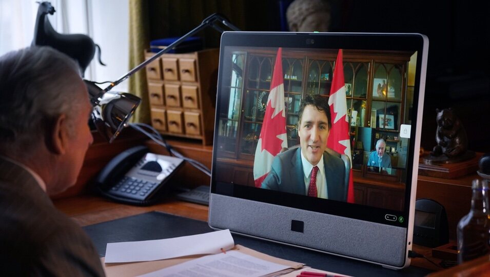 El Rey Carlos III y Justin Trudeau durante una audiencia por videollamada