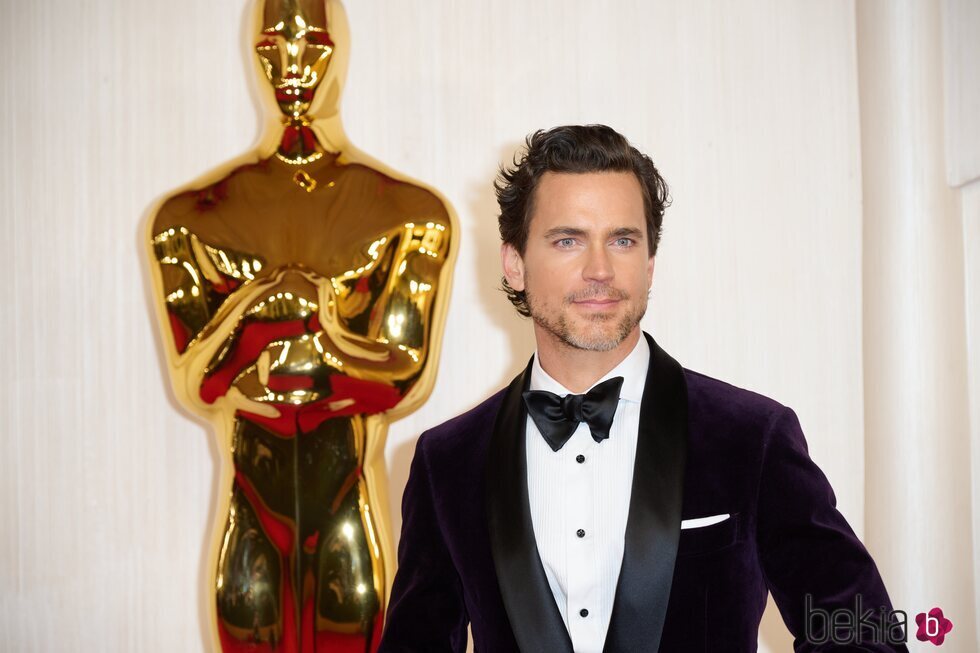 Matt Bomer en la alfombra roja de los premios Oscar 2024