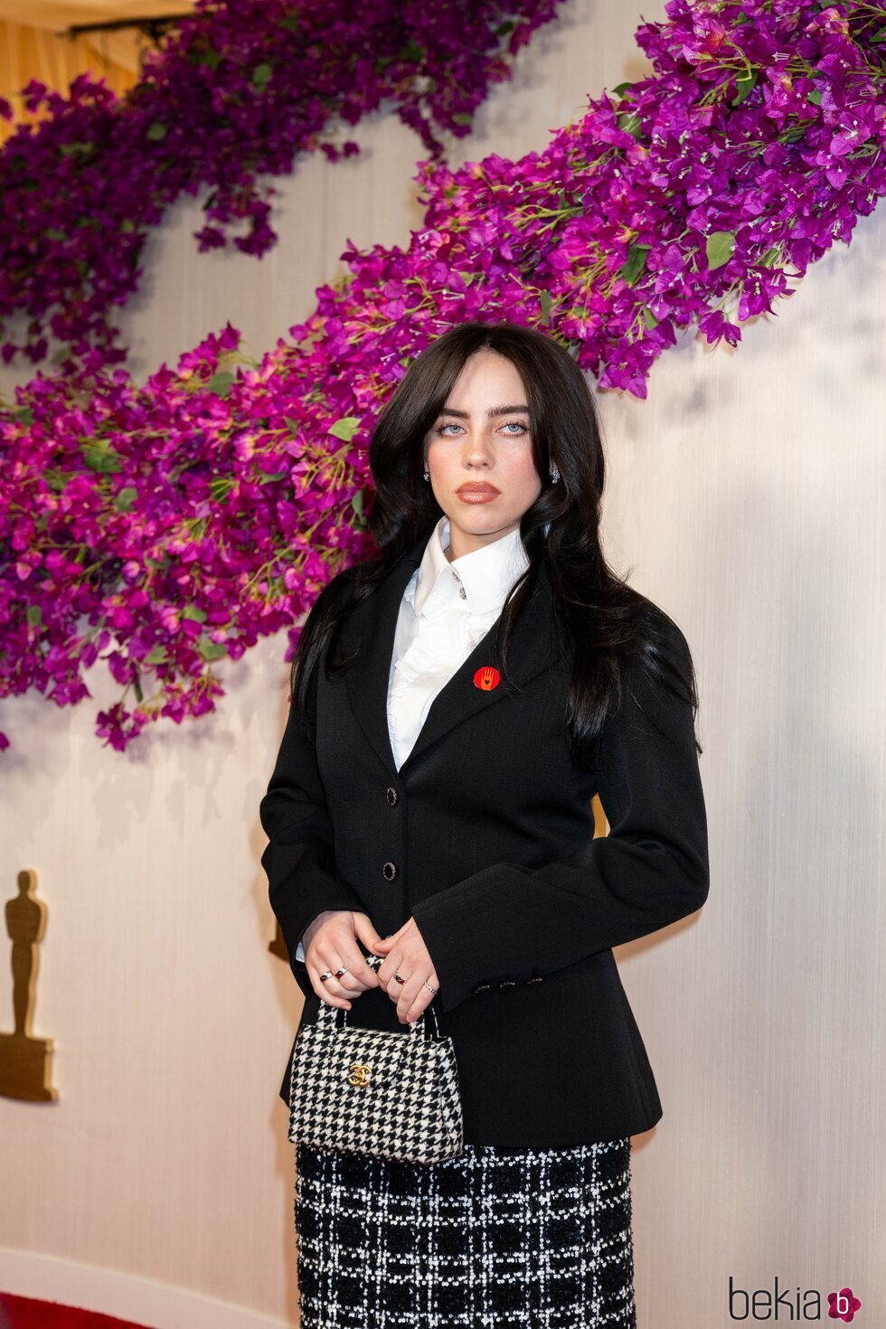 Billie Eilish en la alfombra roja de los premios Oscar 2024