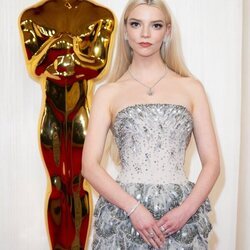 Anya Taylor-Joy en la alfombra roja de los premios Oscar 2024