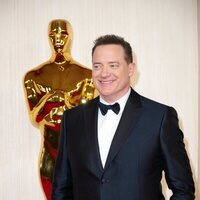 Brendan Fraser en la alfombra roja de los premios Oscar 2024