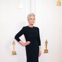 Jamie Lee Curtis en la alfombra roja de los premios Oscar 2024