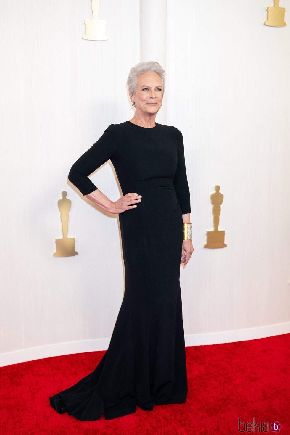 Jamie Lee Curtis en la alfombra roja de los premios Oscar 2024