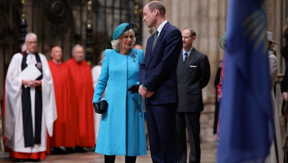 La Reina Camilla y el Príncipe Guillermo hablando en el Día de la Commonwealth 2024